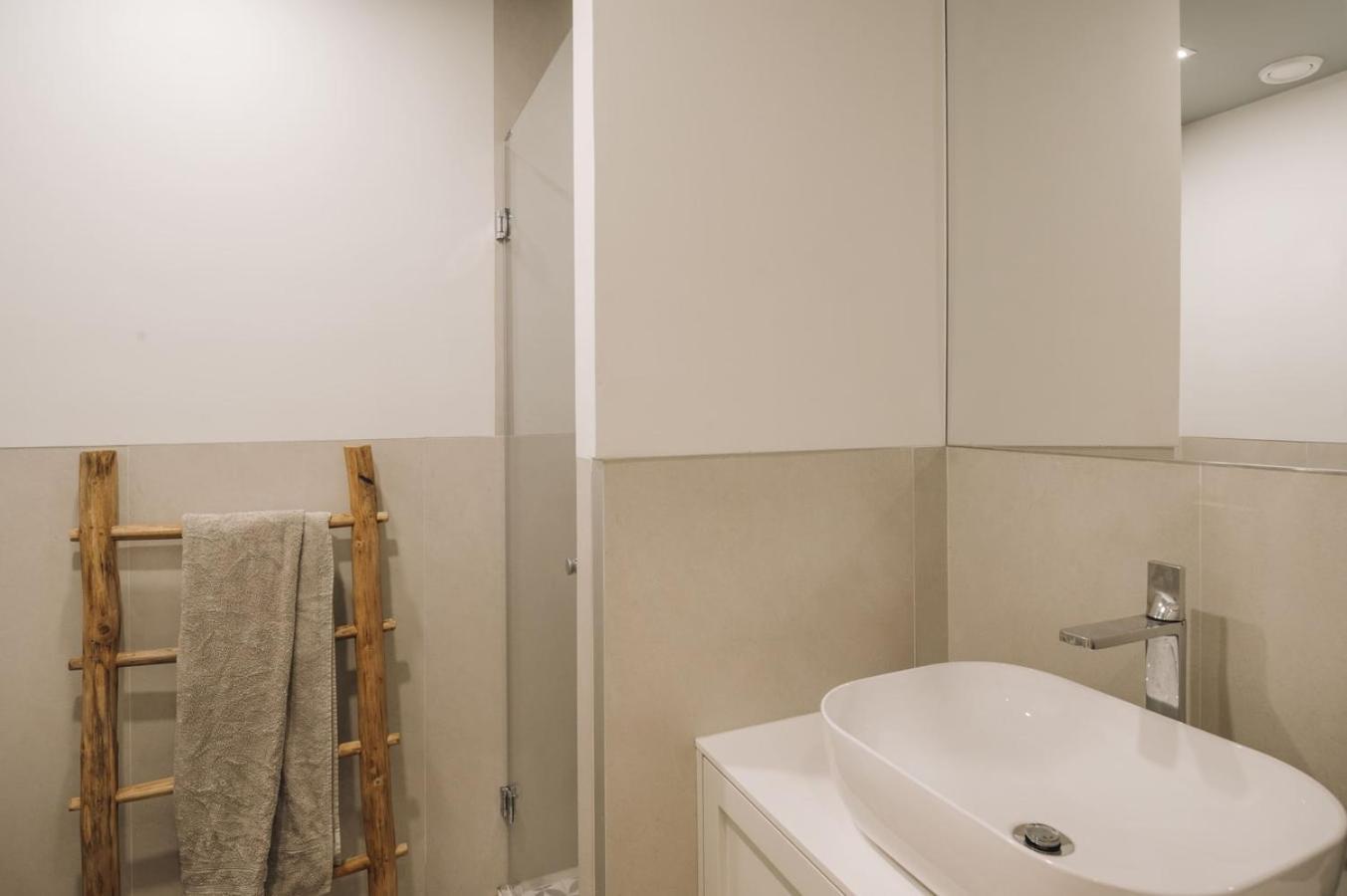 Apartment Martos - 1 Bedroom And Terrace In Santos Lisbon